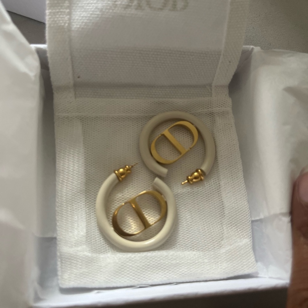 Exquisite Dior earrings